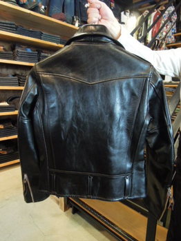 Y'2 LEATHERよりレザージャケットの在庫状況です